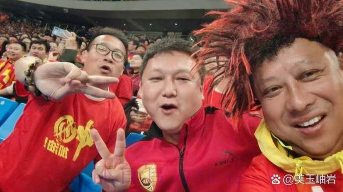 女足国少举行升旗仪式 祝祖国繁荣盼为国争光