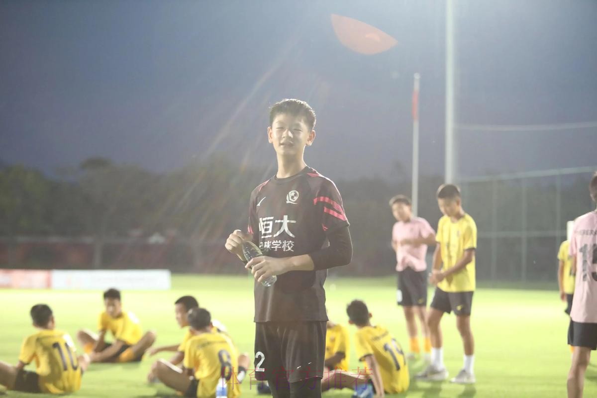 中青赛U13十二强决战 校园足球初露峥嵘